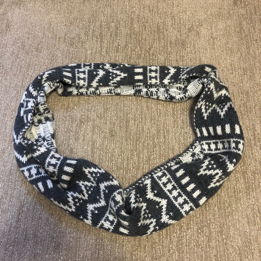 American Eagle scarf